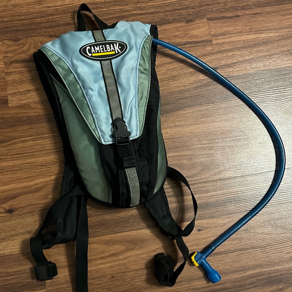 Camelbak Essential Hydration Pack - image 4